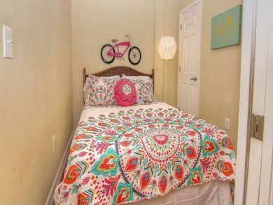 Great Two Bedroom Steps from Maderia Beach